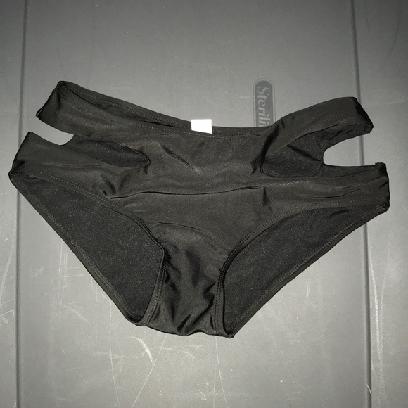 Bathing suits - Picture 8 of 8